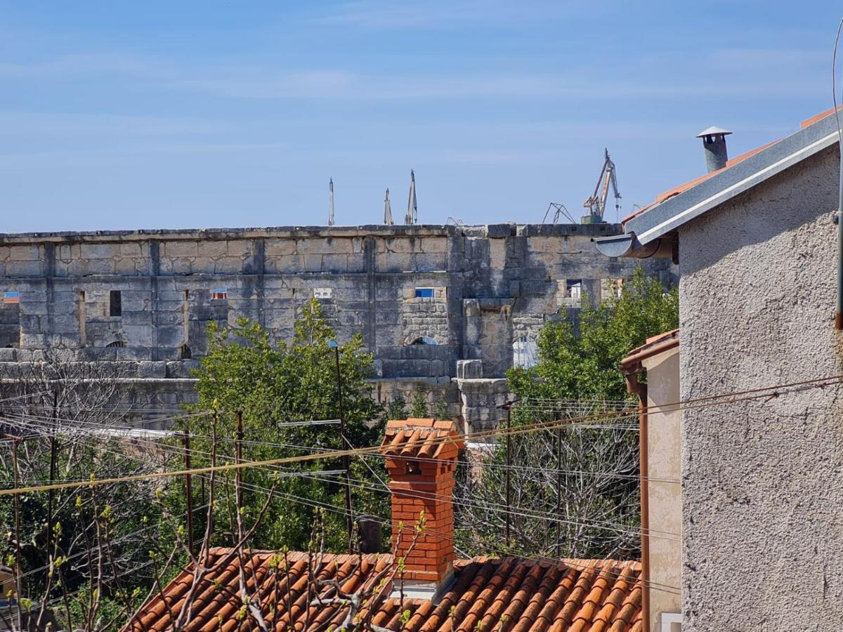 Atraktivan Stan U Blizini Pulske Arene !! Pula Exterior foto
